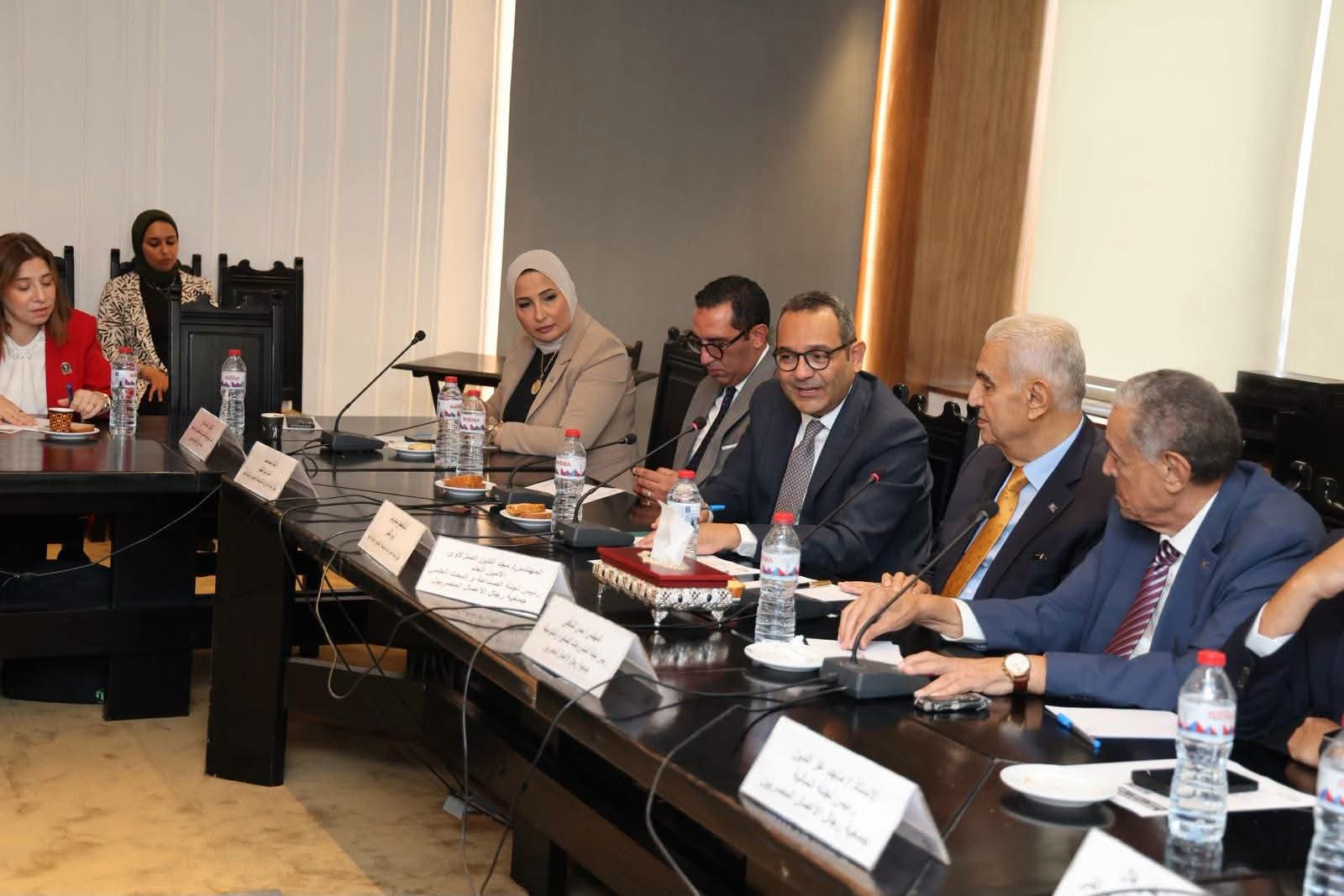جمعية رجال الأعمال تبحث مع جهاز تنمية المشروعات زيادة التمويل ودعم الصناعة والتصدير