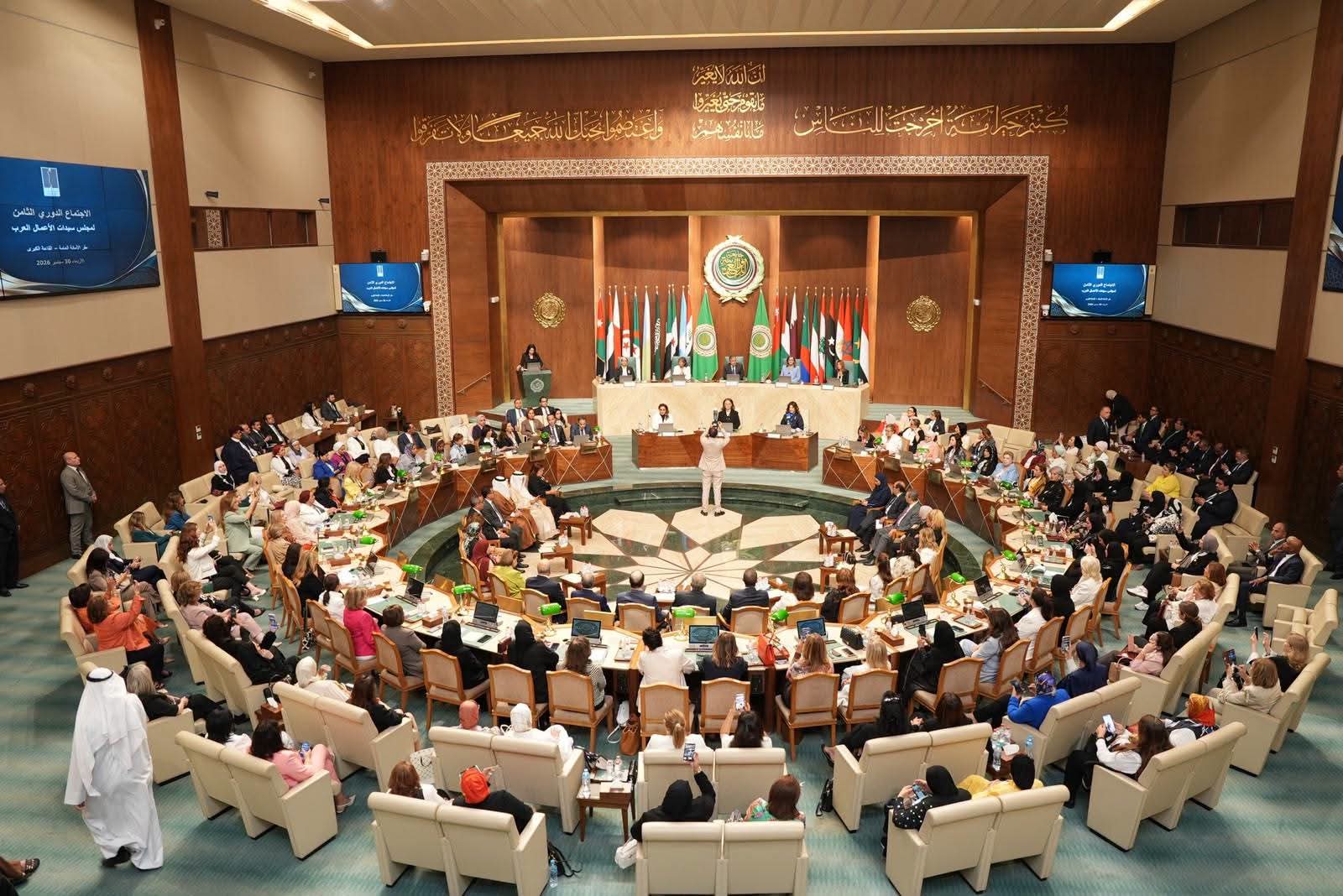 الرقابة المالية: المرأة تمثل 26.9% من مجالس إدارة الشركات.. و33.7 مليار جنيه تمويلًا للمستفيدات