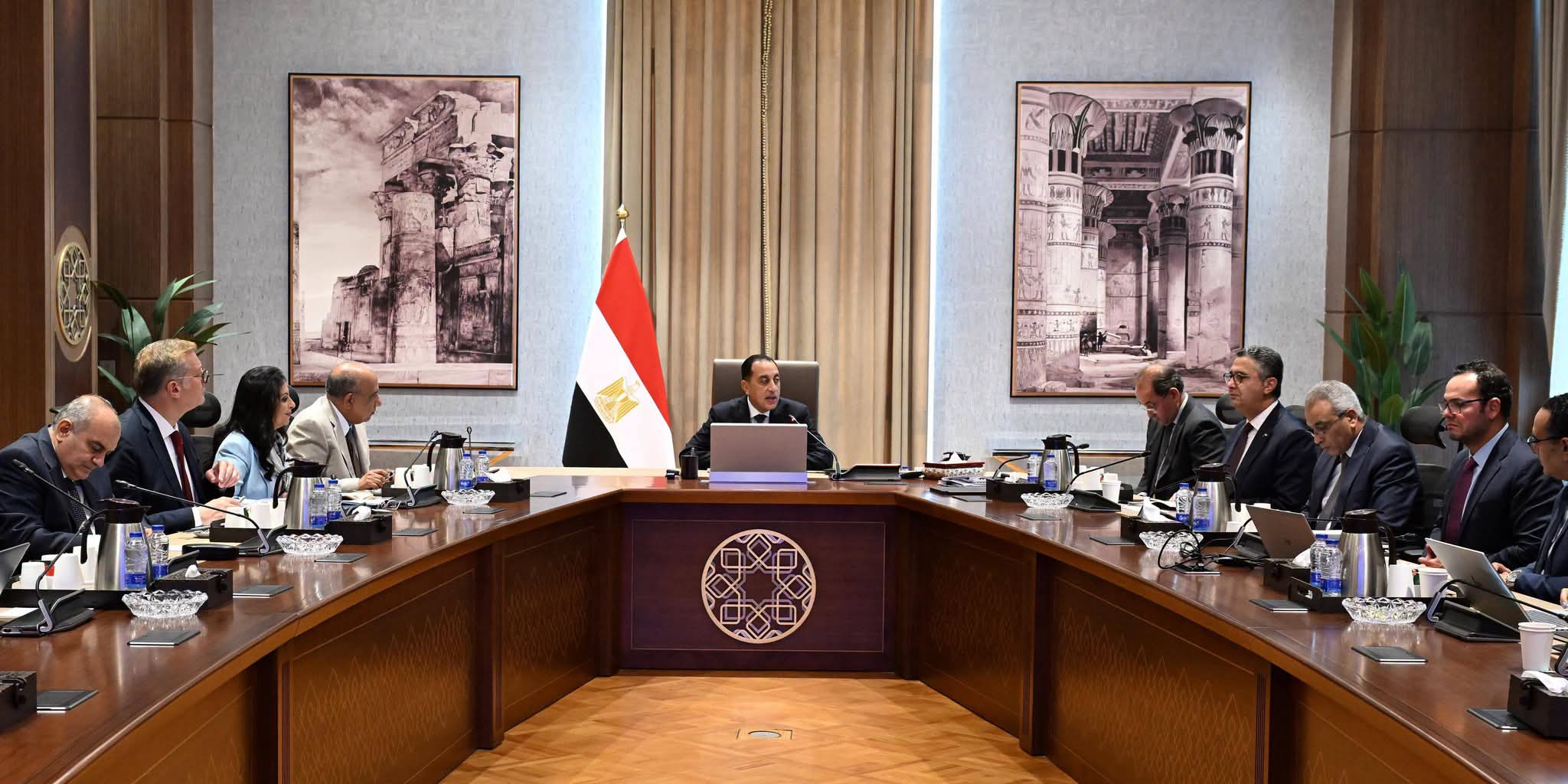مدبولي يناقش تأمين الطاقة وحماية الطبقة المتوسطة وضبط الأسواق ضمن تحضيرات «منتدى مصر 2026»