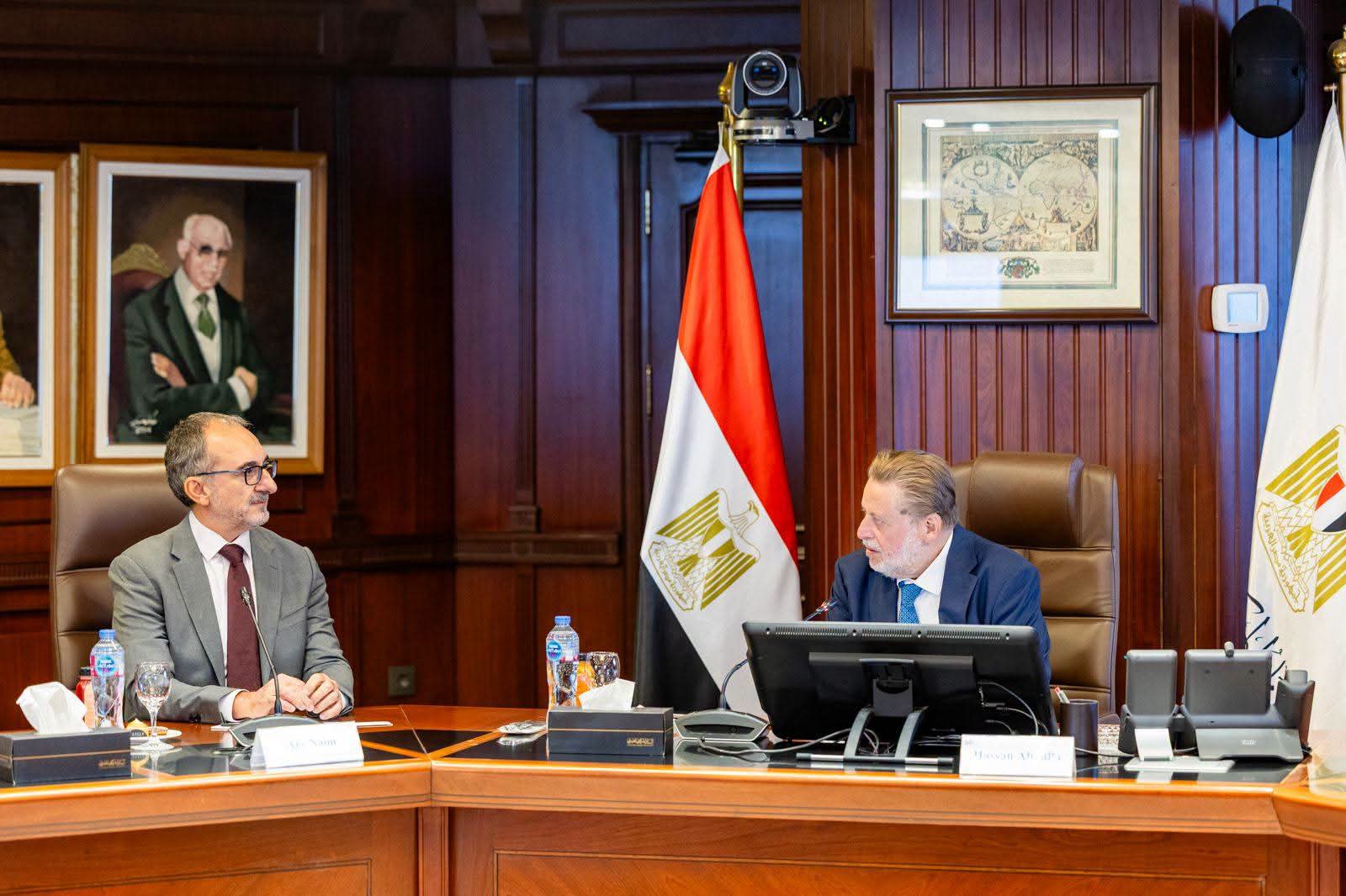 البنك المركزي يبحث مع مؤسسة التمويل الدولية تعزيز الاستثمارات ودعم مشروعات البنية التحتية في مصر