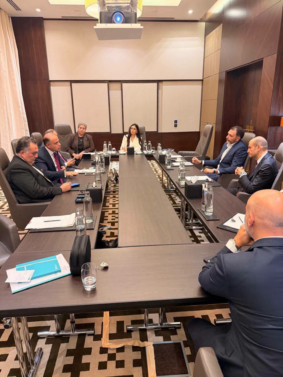مصر تبحث خططًا استثمارية وتوسعات جديدة مع 3 مجموعات إماراتية