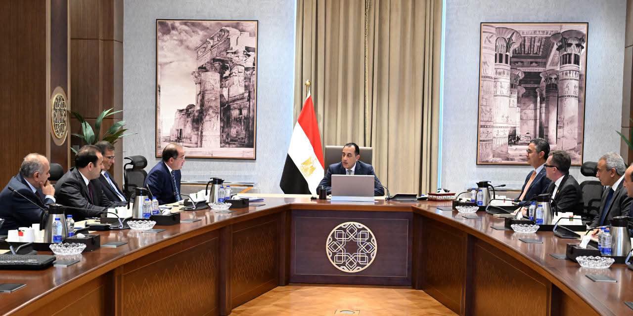 رئيس الوزراء يتابع زيادة المخزون الاستراتيجي للسلع وضبط الأسواق