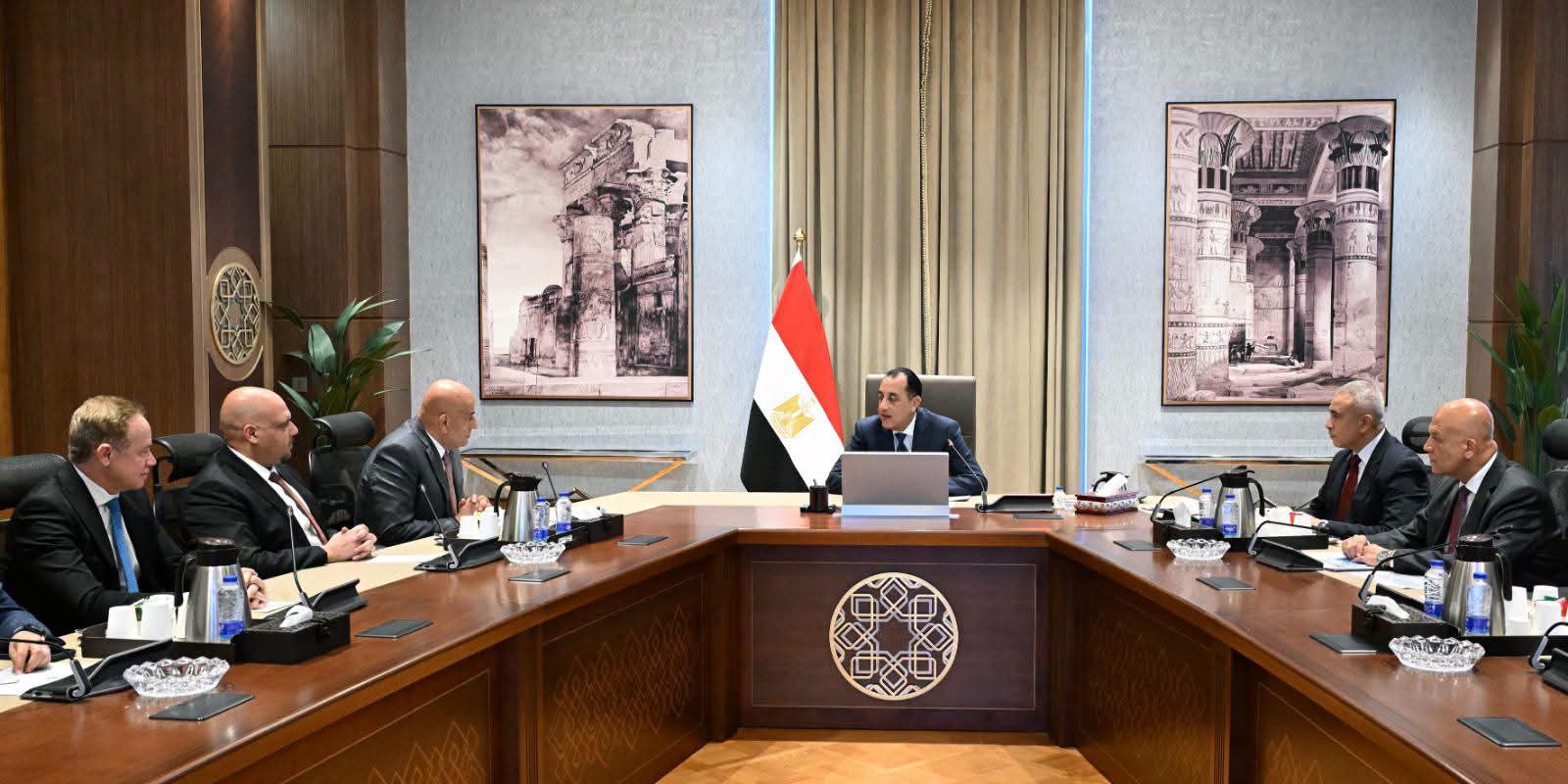 رئيس الوزراء يتابع مع مسئولي شركة «أكوا» مستجدات مشروعات تحلية مياه البحر