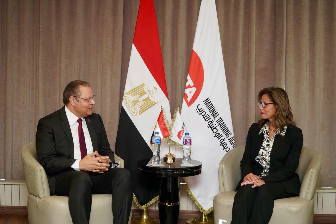 «الاعتماد والرقابة الصحية» تبحث مع «الأكاديمية الوطنية للتدريب» تطوير كوادر وقيادات الهيئة