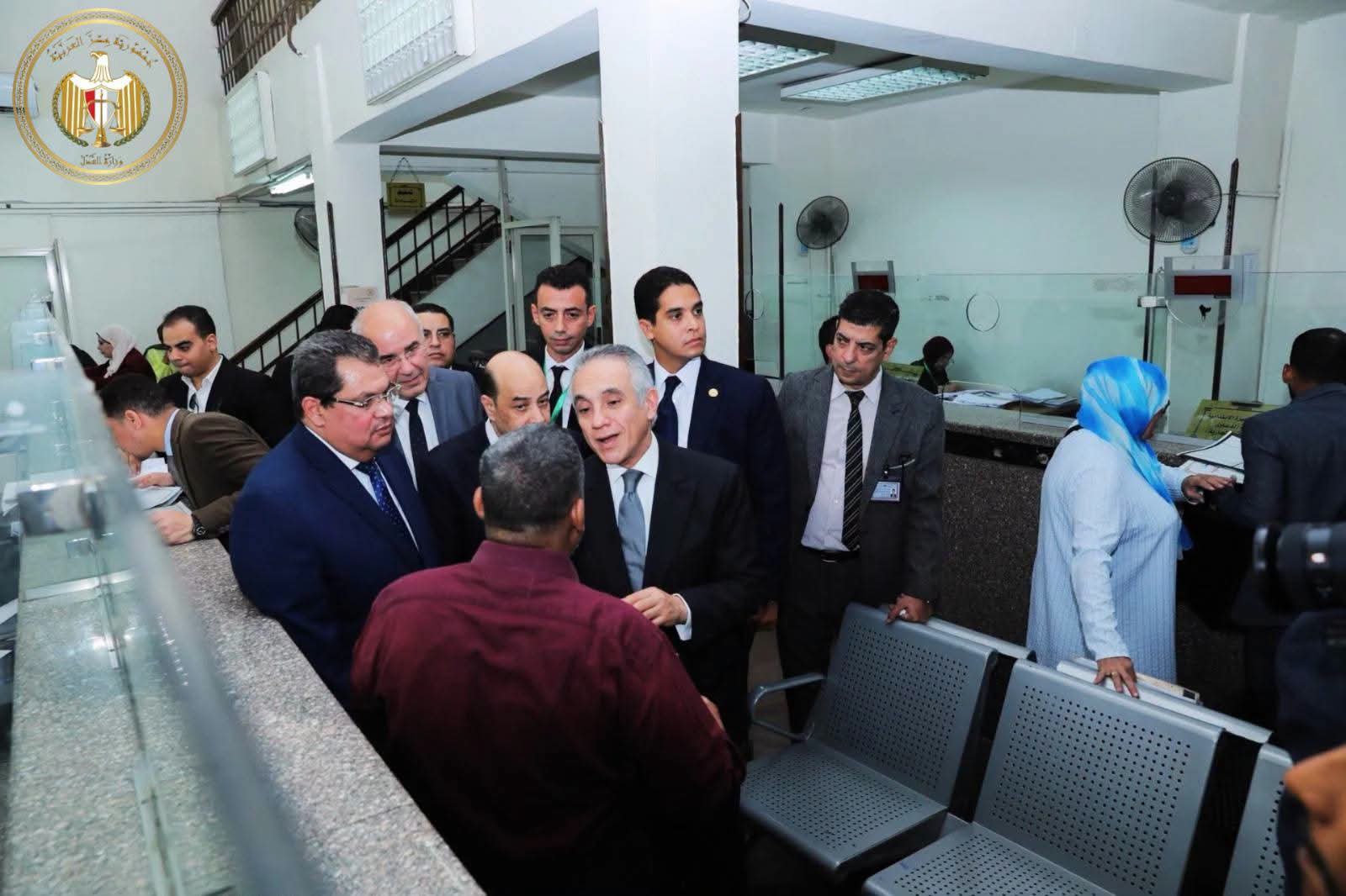 وزير العدل يتفقد محكمتي جنوب الجيزة وجنوب القاهرة ويوجه بحسن معاملة المواطنين