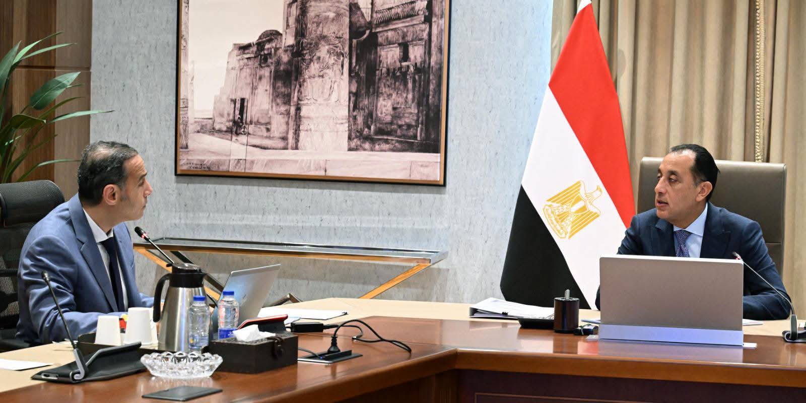 مدبولي يبحث مع رئيس الرقابة المالية تطوير الأنشطة غير المصرفية وتعزيز حماية المتعاملين