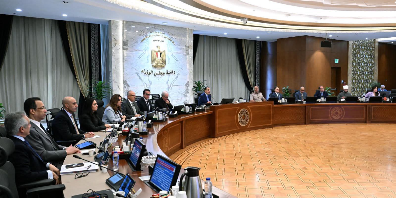 الحكومة توافق على مد فترات تقنين أراضي الدولة والتصالح في مخالفات البناء وتقر 12 قرارًا جديدًا
