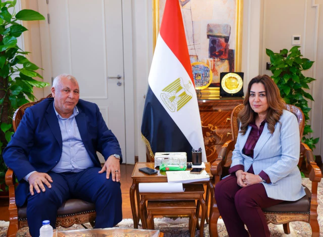 وزيرة التنمية المحلية تتابع مع محافظ مطروح مشروعات الخطة الاستثمارية وملفات النظافة والتقنين والتصالح