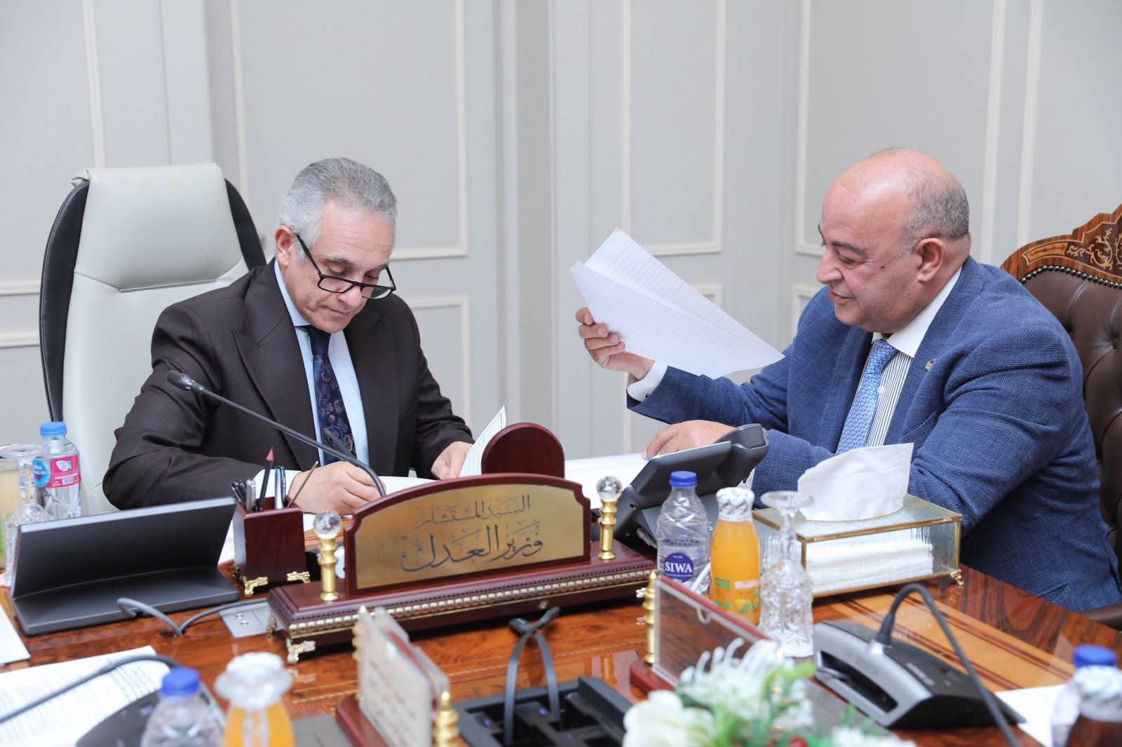 وزير العدل يستجيب لطلبات عاجلة من أعضاء مجلسي النواب والشيوخ