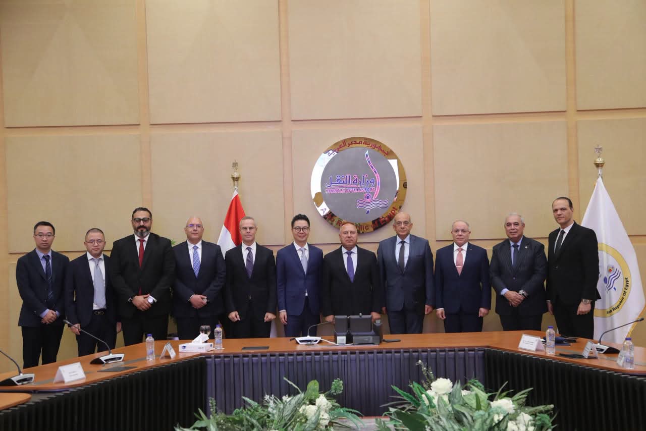 ميناء الإسكندرية يوقع مذكرة تفاهم مع شركة صينية لإنشاء محطة للصب الجاف بميناء المكس