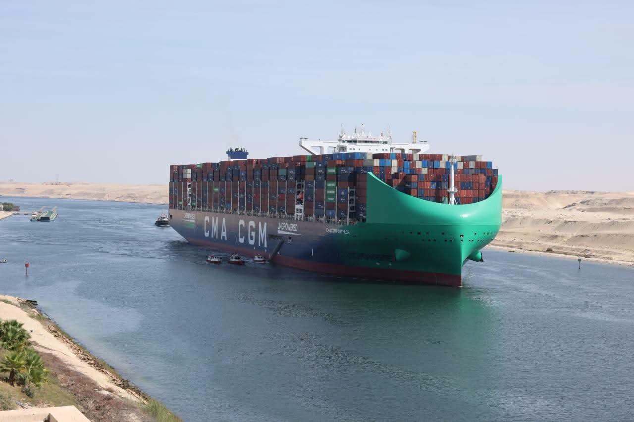 قناة السويس تستقبل 166 سفينة حاويات متوسطة وكبيرة خلال 3 أشهر.. و«CMA CGM» تؤكد عودة خدماتها