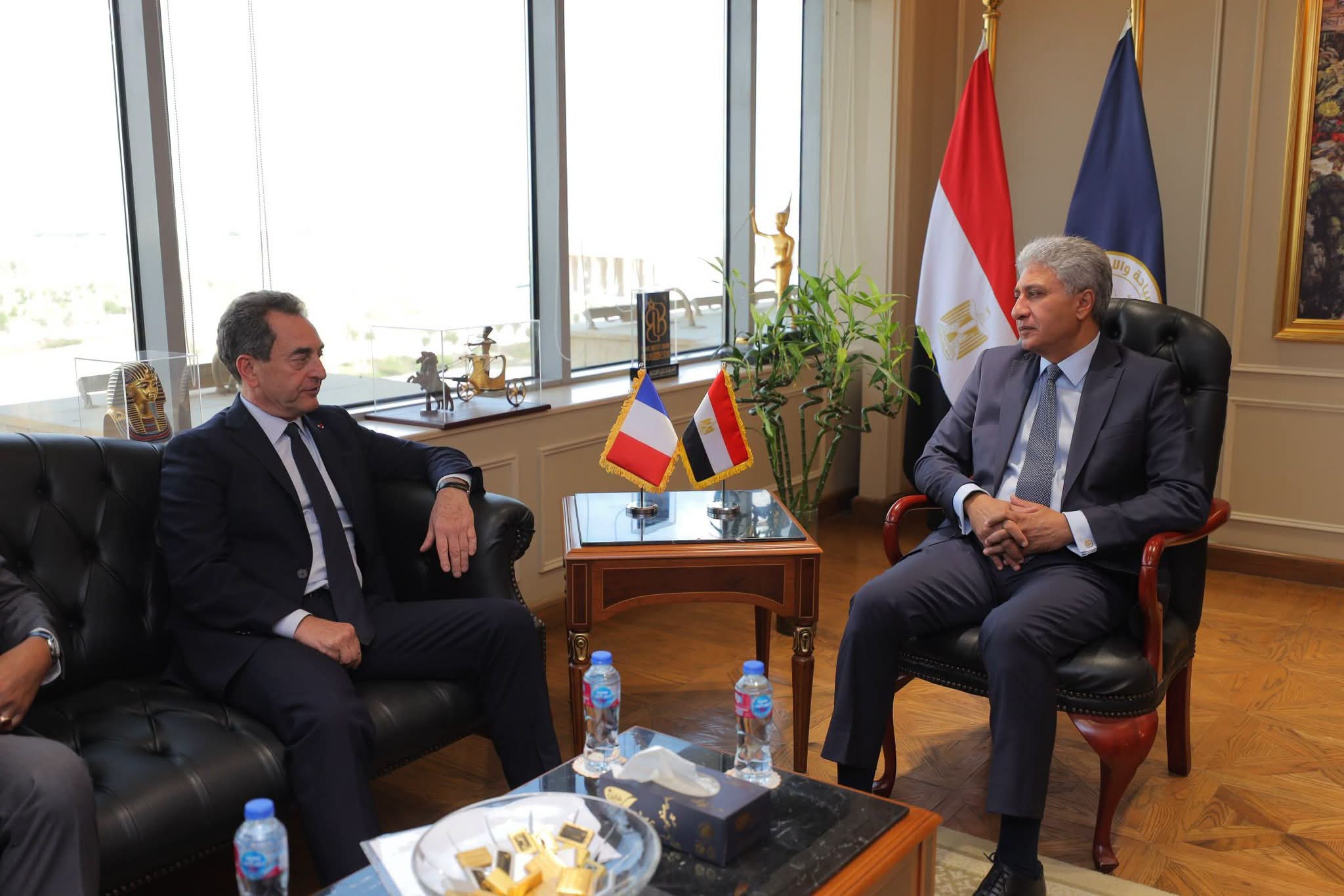 مصر وفرنسا تبحثان تعزيز الاستثمارات السياحية وإحياء معبد بهبيت الحجارة