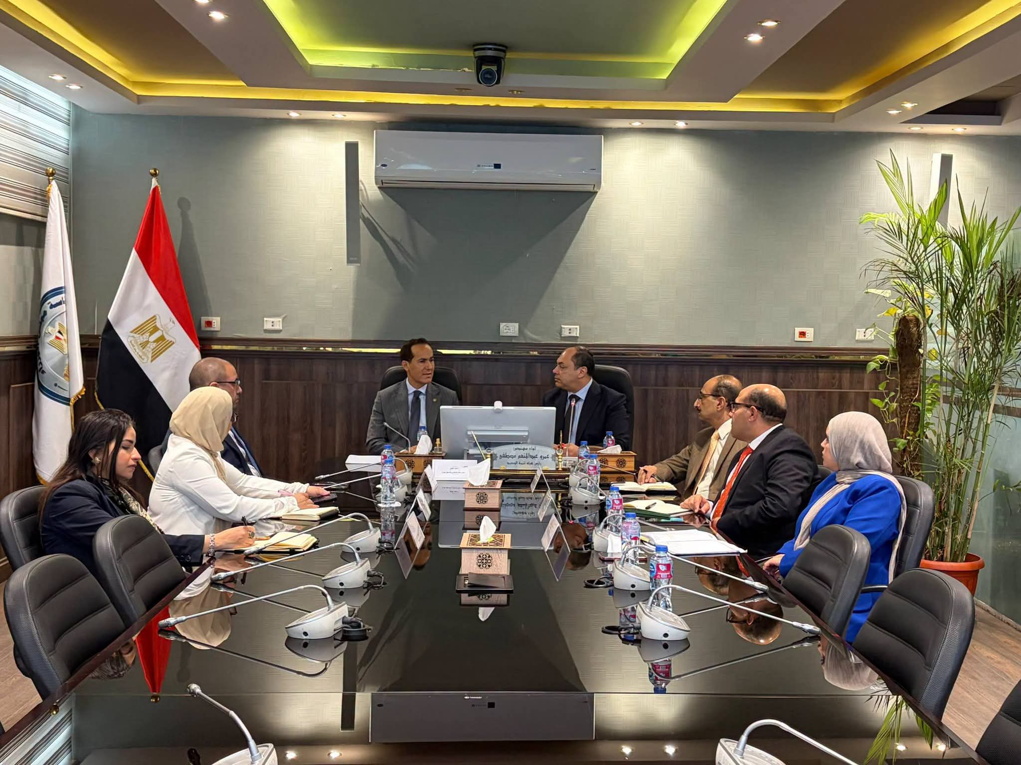 تنمية الصعيد تبحث جذب الاستثمارات وتوسيع الشراكات الاقتصادية بمحافظات الإقليم