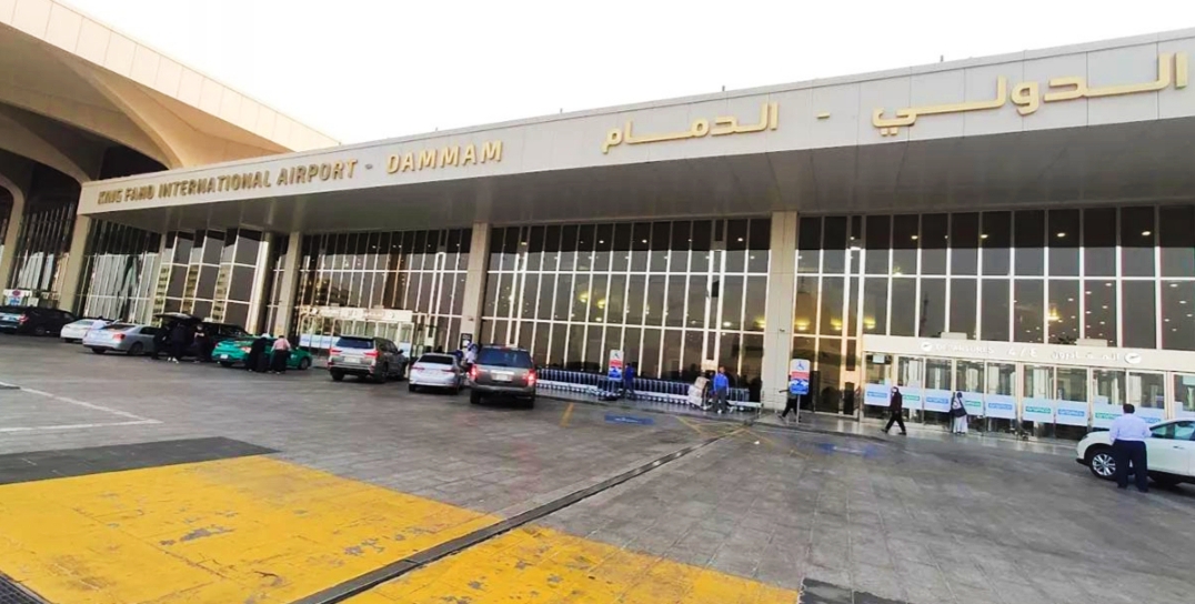 هجوم يستهدف مطار الملك فهد بالدمام.. قتيل و8 مصابين وتصاعد التوتر بين السعودية والحوثيين