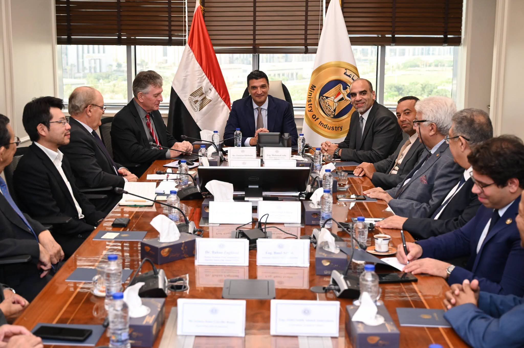 مصر تبحث نقل التكنولوجيا البرازيلية واليابانية لتوطين صناعة القوالب والإسطمبات