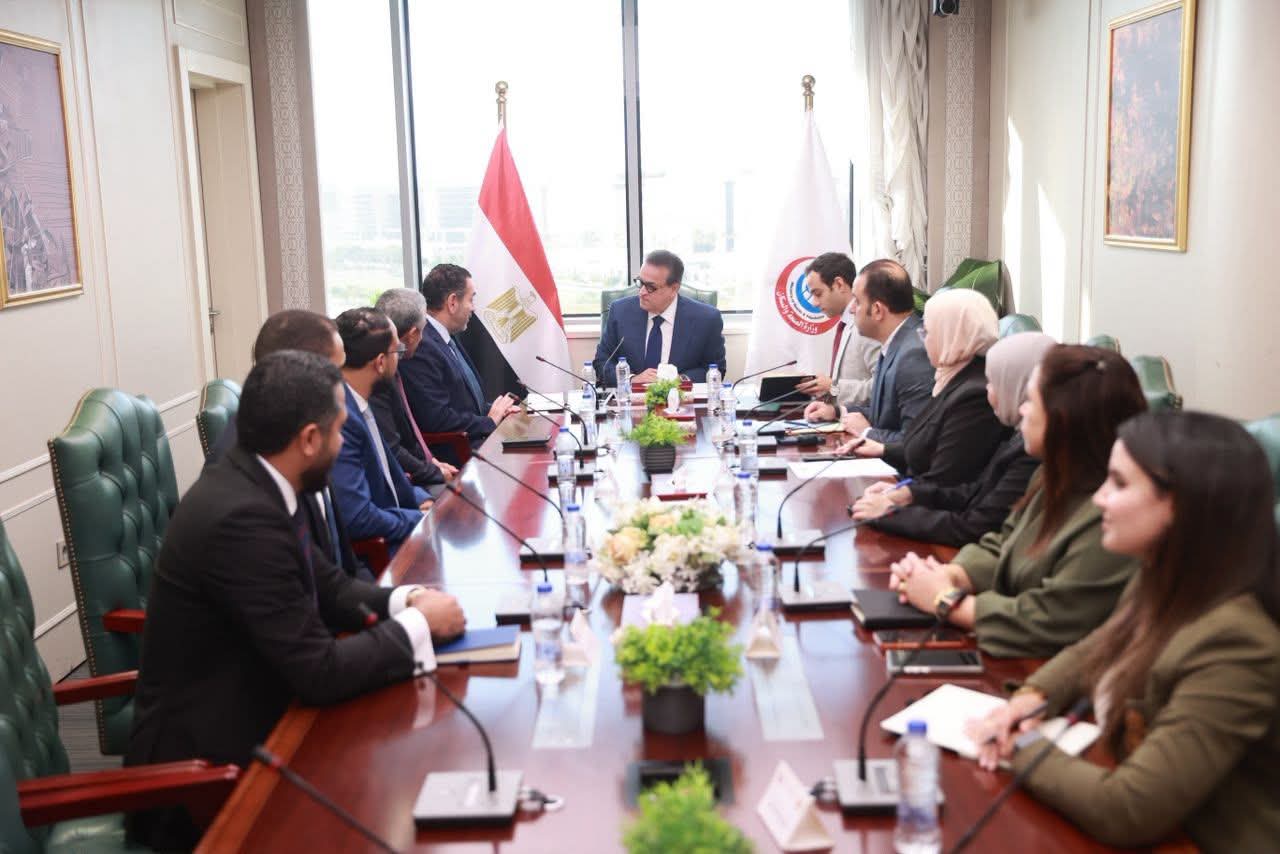 وزير الصحة يبحث مع «ميدترونيك» التوسع في الجراحات الروبوتية وتوطين التكنولوجيا الطبية