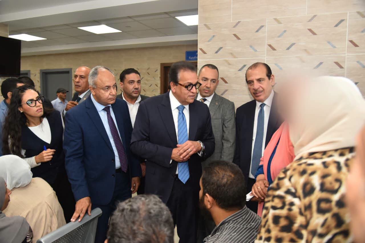 وزير الصحة يتفقد مستشفى المدينة بالعبور ويوجه بإعادة توزيع الصيادلة
