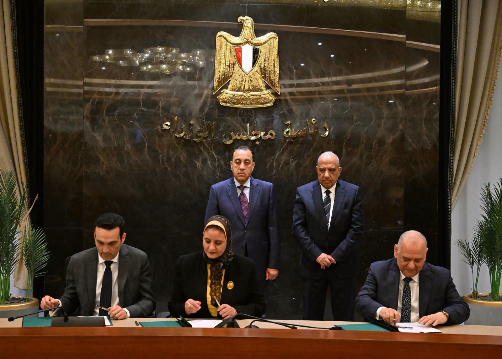 650 مليون دولار لتمويل مشروع دندرة للطاقة الشمسية في قنا