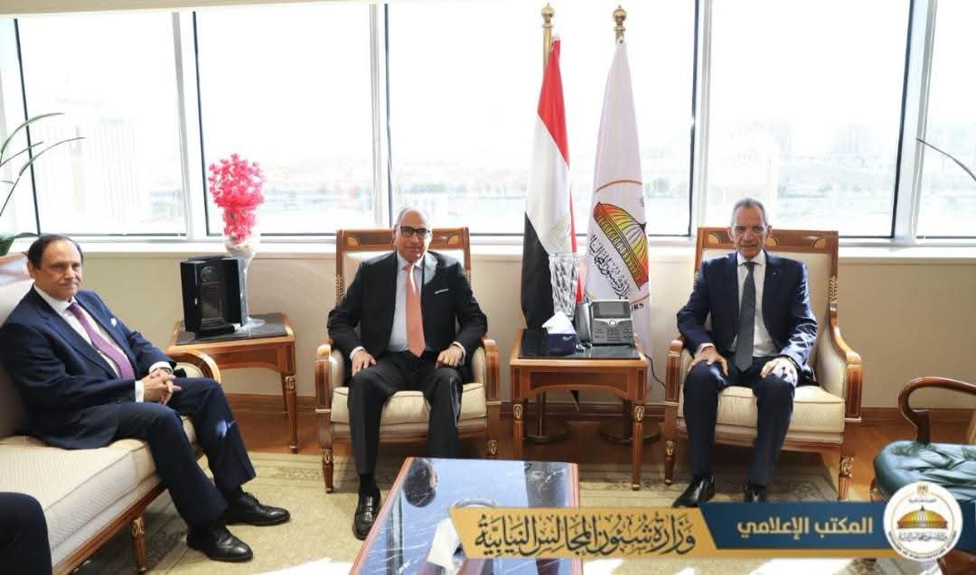 وزير شئون المجالس النيابية يبحث مع رئيس مجلس الدولة تعزيز التعاون المشترك