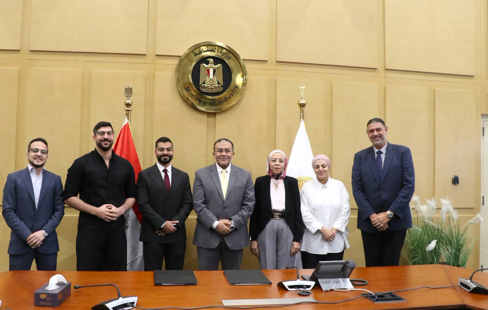 «تحديث الصناعة» يتعاون مع «بلاك سميث» لتوظيف الذكاء الاصطناعي في تطوير المصانع المصرية