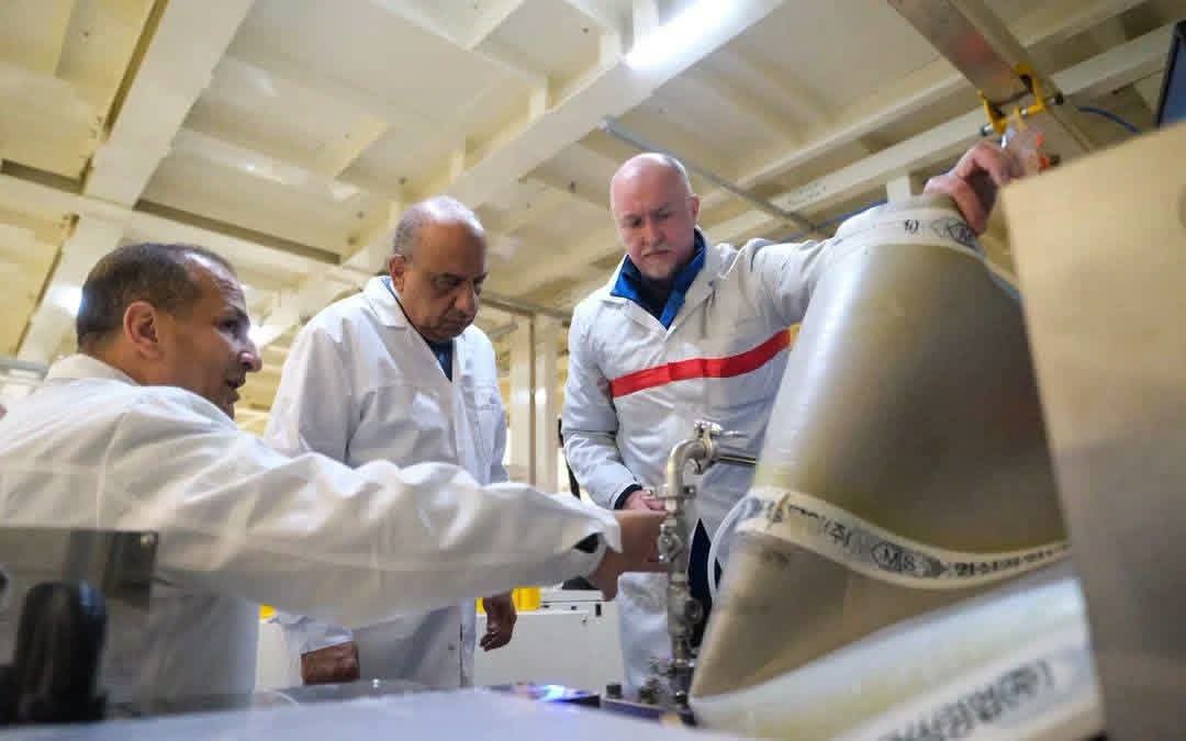 مصر وروسيا تبحثان توطين صناعة بطاريات الليثيوم ونظم تخزين الطاقة